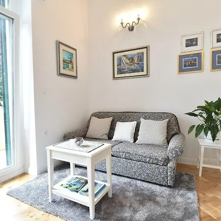 Salus, Maruna * Опатія