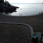 Salus, Maruna *