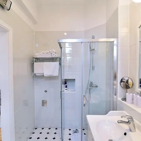 Salus, Maruna Opatija