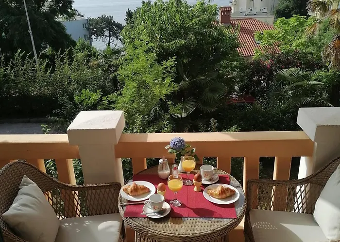 Salus, Maruna Opatija