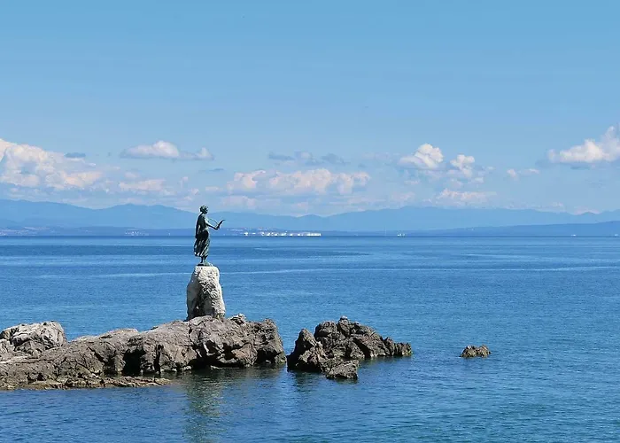 Salus, Maruna Apartamento