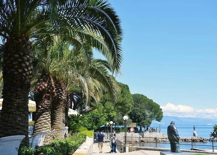 Salus, Maruna Opatija