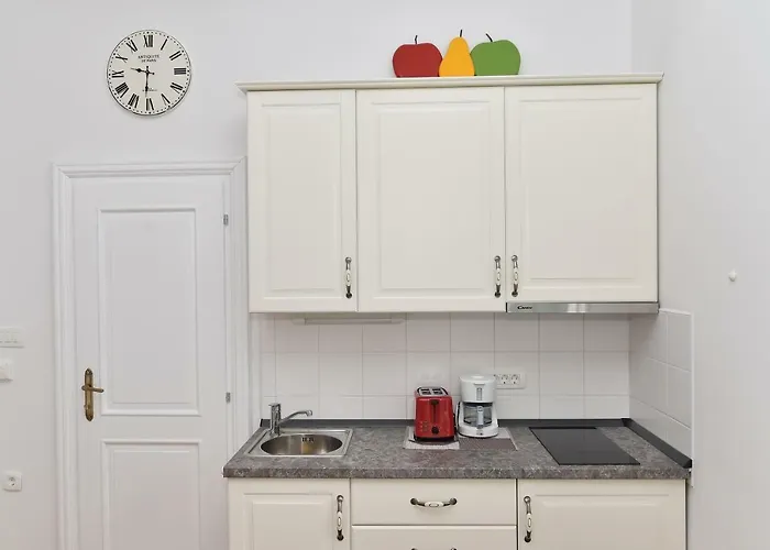 Apartment Salus, Maruna *