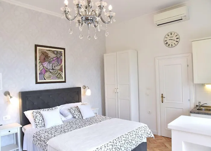 Salus, Maruna Apartment *