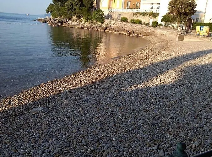 Salus, Maruna Apartment