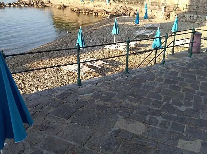 Salus, Maruna Apartamento