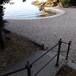 Salus, Maruna 公寓 *