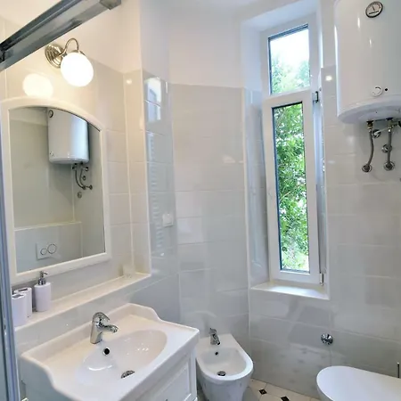 Apartman Salus, Maruna