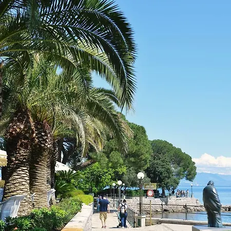 Salus, Maruna Opatija
